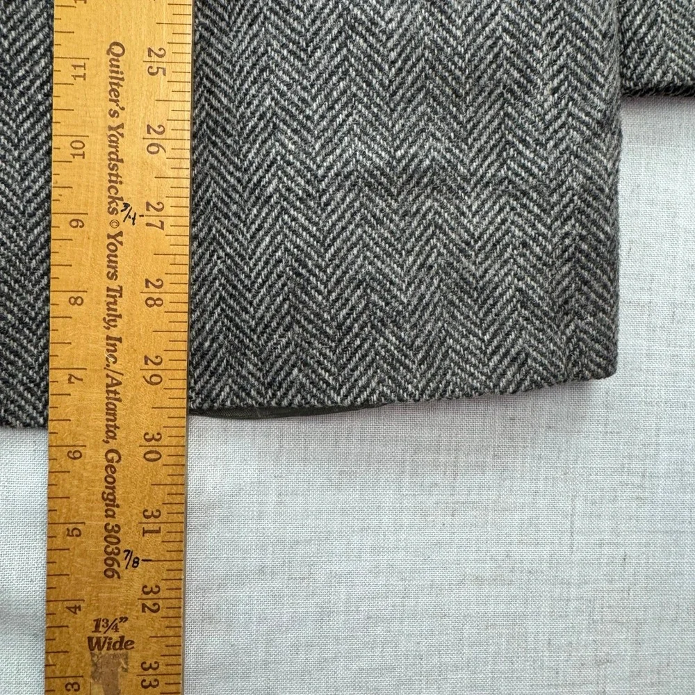 Regency Row Wool Blazer Mens Medium Grey Herringbone Two Button USA Made Vintage